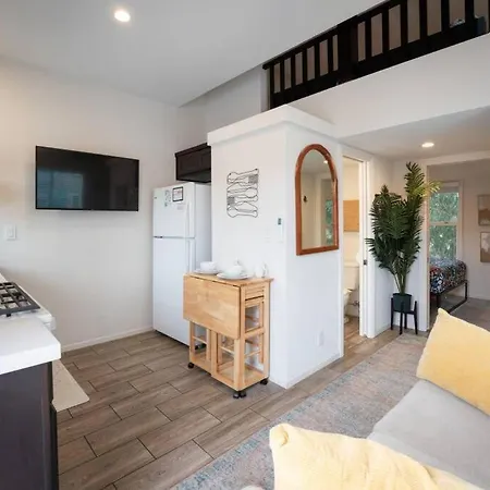 Coastal Tiny House 2 Queen Beds Low Loft